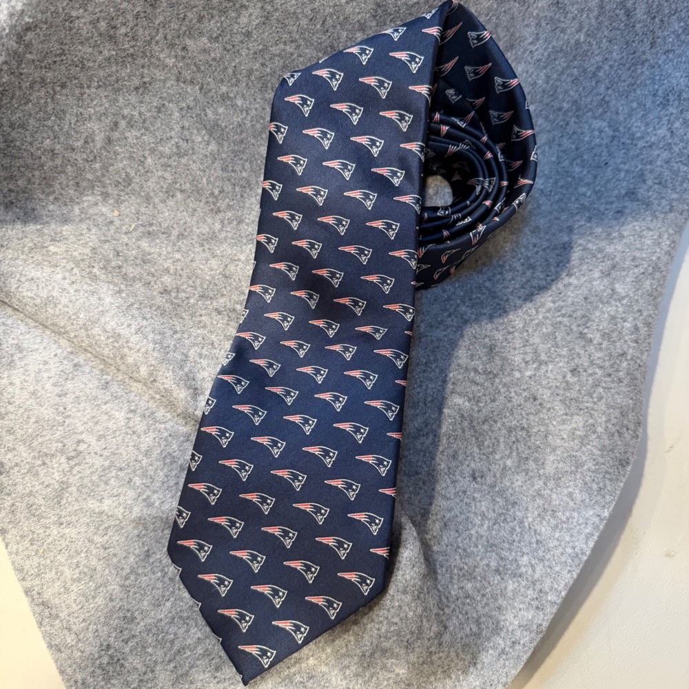 NFL New England Patriots Navy Blue Logo Print Necktie Men Football Fan Accessory